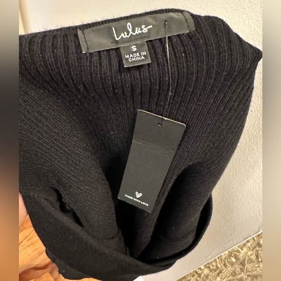 Lulu’s Ribbed Cropped Top - Picture 4 of 5